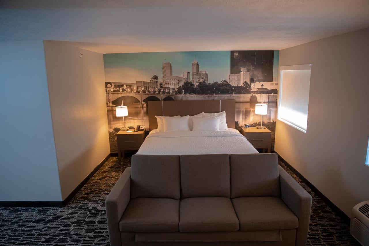 Clarion Pointe Indianapolis Airport 2*