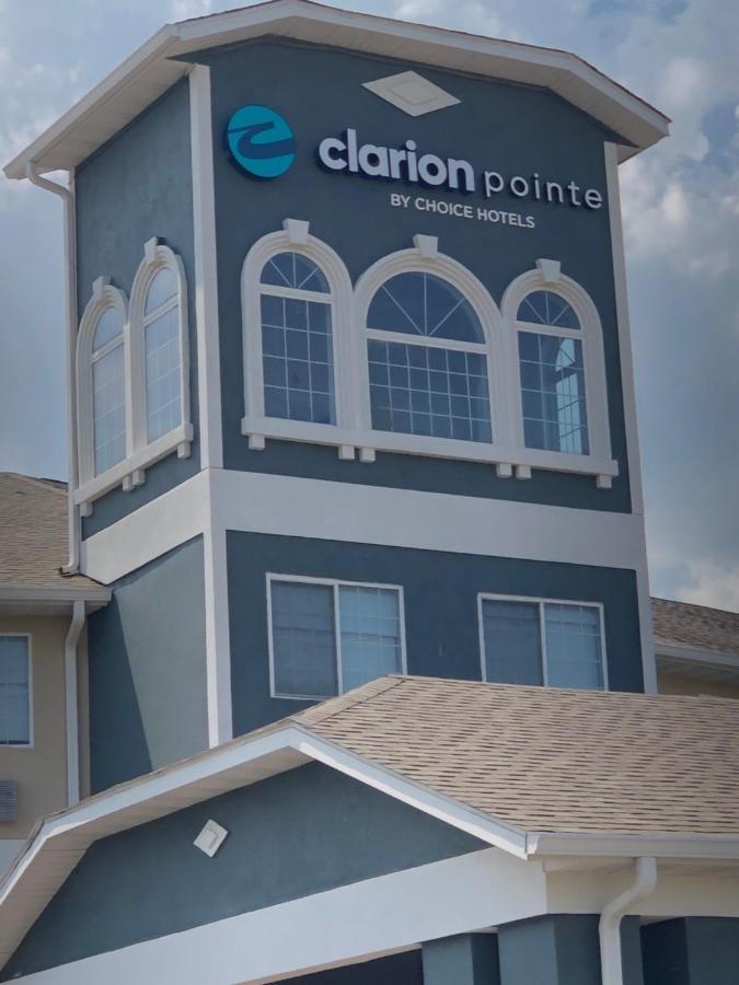 Clarion Pointe Indianapolis Airport Hotel 2*