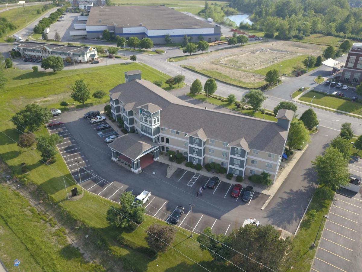 Clarion Pointe Indianapolis Airport 2*